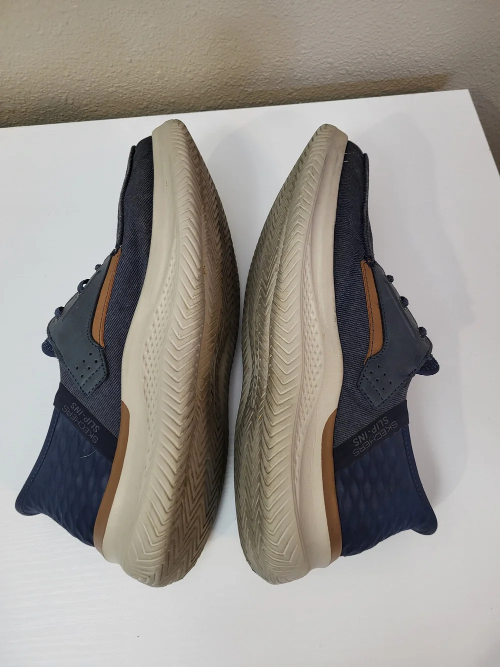 Sketchers Wide Fit Air Cooled Memory Foam Men’s Casual Shoes Size 10.5